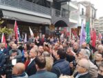 ΕΠΙΘΕΣΗ ΑΛ.ΤΣΙΠΡΑ ΑΠΟ ΤΙΣ ΣΕΡΡΕΣ ΠΡΟΣ ΣΤΟΝ ΚΩΣΤΑ ΚΑΡΑΜΑΝΛΗ ΑΛΛΑ ΚΑΙ ΣΤΟΝ ΚΥΡΙΑΚΟ ΜΗΤΣΟΤΑΚΗ